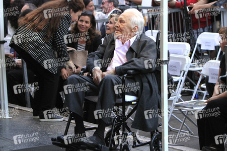 Michael Douglas erhält einen Stern auf dem Hollywood Walk of Fame in Los Angeles