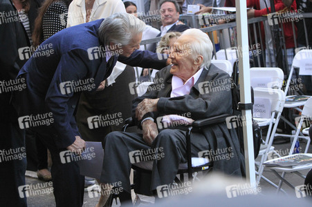 Michael Douglas erhält einen Stern auf dem Hollywood Walk of Fame in Los Angeles