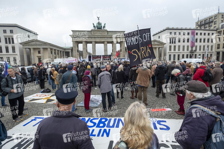 Kundgebung 'Aufstehen für eine neue soziale Demokratie' in Berlin