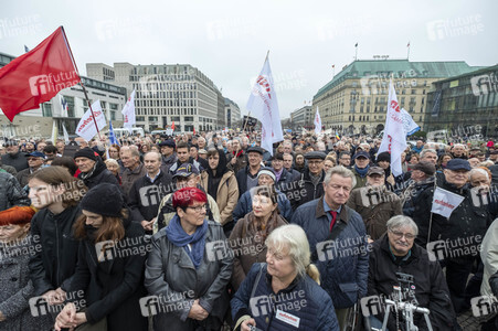 Kundgebung 'Aufstehen für eine neue soziale Demokratie' in Berlin