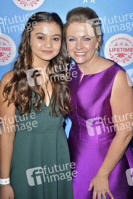Eröffnungsfeier des lebensgroßen Lebkuchenhauses in Los Angeles