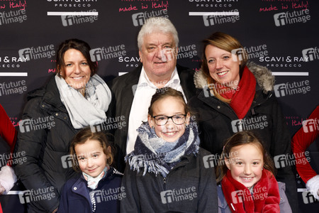 Premiere des Kölner Weihnachtscircus 2018 in Köln
