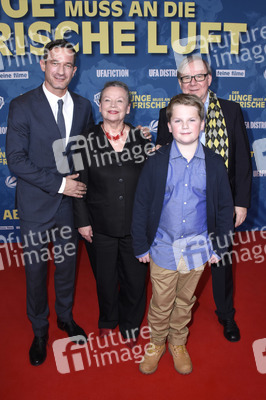 Filmpremiere 'Der Junge muss an die frische Luft' in München
