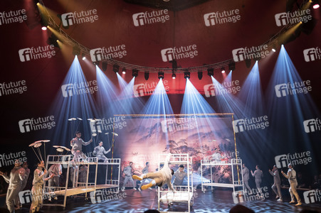 Premiere der Jubiläumsshow '30 Jahre Chinesischer Nationalcircus' in Hannover