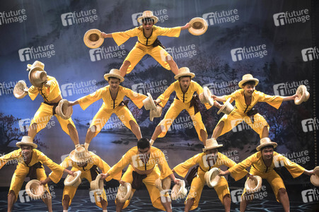 Premiere der Jubiläumsshow '30 Jahre Chinesischer Nationalcircus' in Hannover