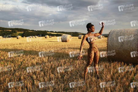 'FARBKÖRPER: Bodypainting-Aspekte' Kalender 2019