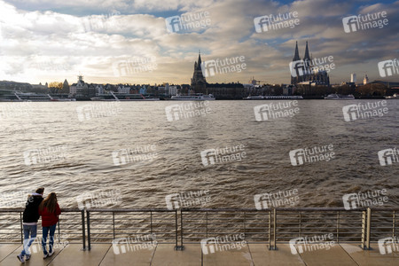 Symbolbild Rheinpegel