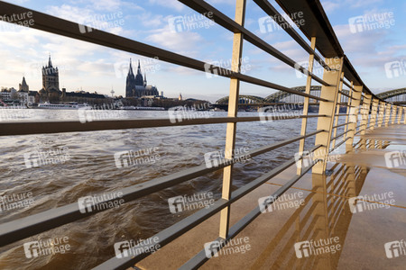 Symbolbild Rheinpegel