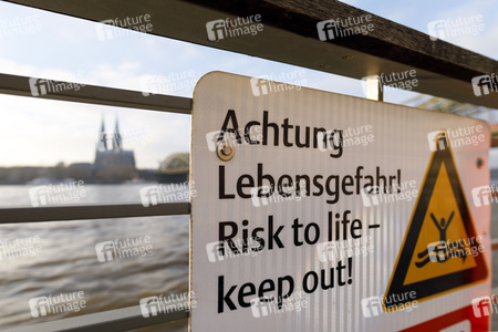 Symbolbild Rheinpegel