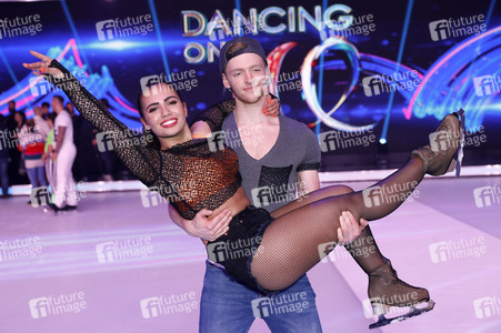 1. Live-Sendung der TV Show 'Dancing on Ice' in Köln