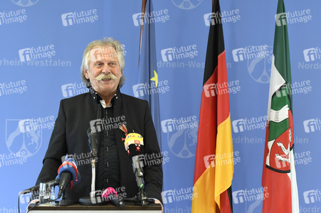 Bundesverdiestkreuz für Henning Krautmacher in Düsseldorf