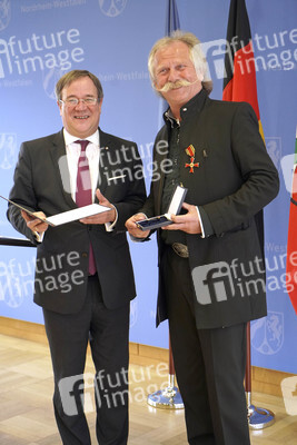 Bundesverdiestkreuz für Henning Krautmacher in Düsseldorf