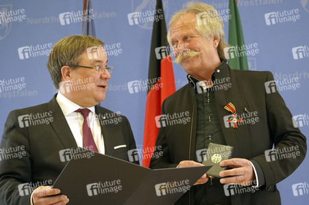 Bundesverdiestkreuz für Henning Krautmacher in Düsseldorf