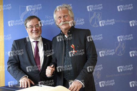 Bundesverdiestkreuz für Henning Krautmacher in Düsseldorf
