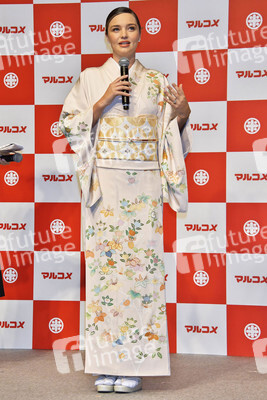 Miranda Kerr präsentiert Marukome Koji-amazake in Tokio