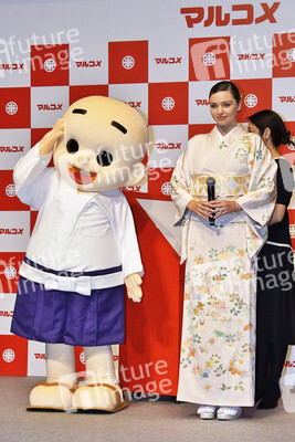 Miranda Kerr präsentiert Marukome Koji-amazake in Tokio