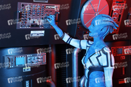 GEEK ART: 'Mass Effect' Bodypainting