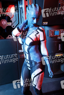 GEEK ART: 'Mass Effect' Bodypainting