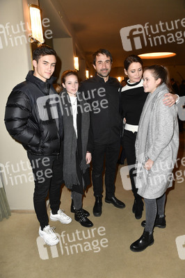 Theaterpremiere 'Hase Hase' in Berlin