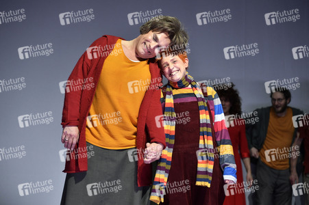 Theaterpremiere 'Hase Hase' in Berlin