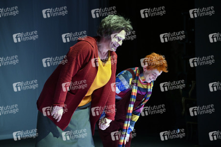 Theaterpremiere 'Hase Hase' in Berlin