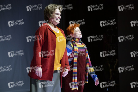 Theaterpremiere 'Hase Hase' in Berlin