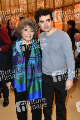 Theaterpremiere 'Hase Hase' in Berlin