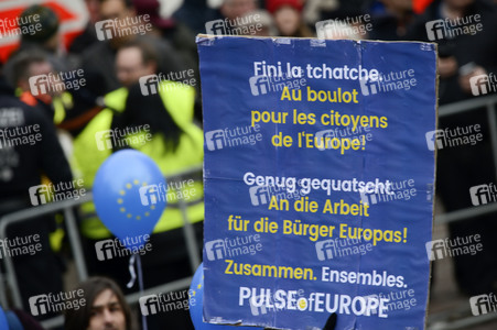 Erneuerung des deutsch-französischen Freundschaftsvertrages in Aachen