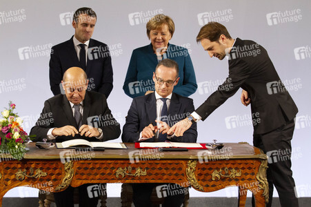 Erneuerung des deutsch-französischen Freundschaftsvertrages in Aachen