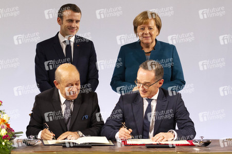 Erneuerung des deutsch-französischen Freundschaftsvertrages in Aachen