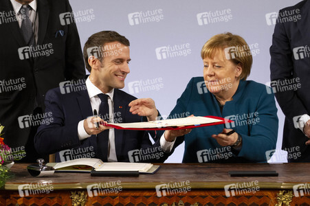 Erneuerung des deutsch-französischen Freundschaftsvertrages in Aachen