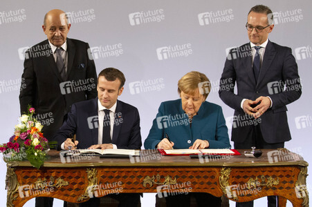 Erneuerung des deutsch-französischen Freundschaftsvertrages in Aachen