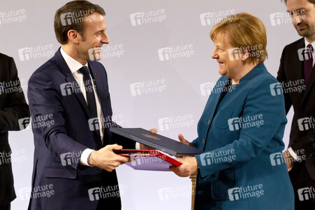 Erneuerung des deutsch-französischen Freundschaftsvertrages in Aachen