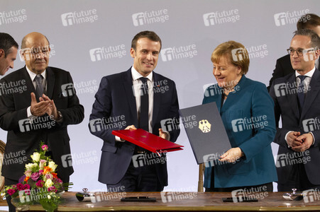 Erneuerung des deutsch-französischen Freundschaftsvertrages in Aachen
