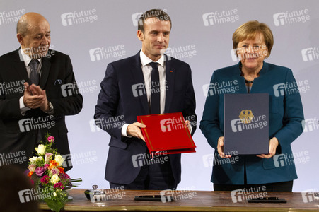 Erneuerung des deutsch-französischen Freundschaftsvertrages in Aachen