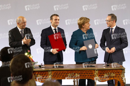 Erneuerung des deutsch-französischen Freundschaftsvertrages in Aachen