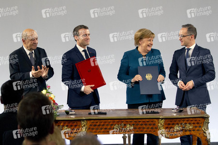 Erneuerung des deutsch-französischen Freundschaftsvertrages in Aachen