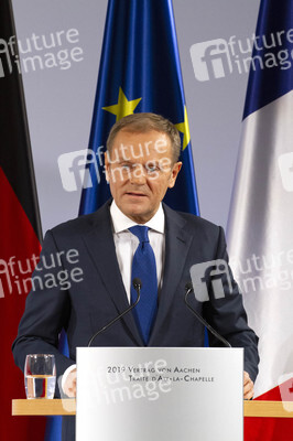 Erneuerung des deutsch-französischen Freundschaftsvertrages in Aachen