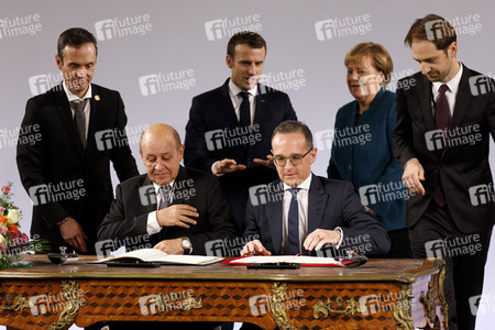 Erneuerung des deutsch-französischen Freundschaftsvertrages in Aachen