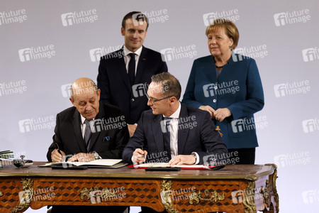Erneuerung des deutsch-französischen Freundschaftsvertrages in Aachen