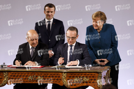 Erneuerung des deutsch-französischen Freundschaftsvertrages in Aachen