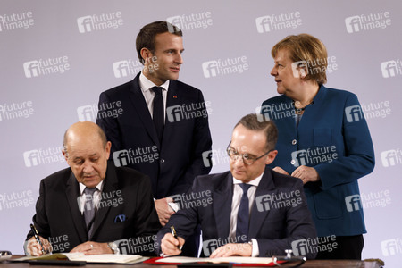 Erneuerung des deutsch-französischen Freundschaftsvertrages in Aachen