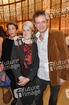 Theaterpremiere 'Hase Hase' in Berlin