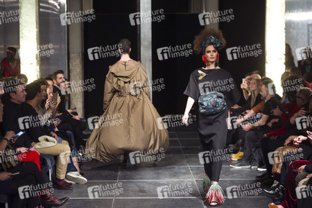 Eduardo Navarrete Fashion Show auf der Mercedes-Benz Fashion Week Madrid Herbst/Winter 2019