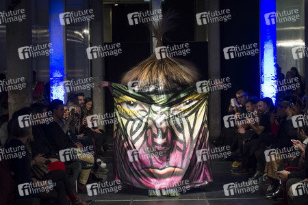 Eduardo Navarrete Fashion Show auf der Mercedes-Benz Fashion Week Madrid Herbst/Winter 2019