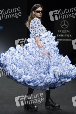 Anel Yaos Fashion Show auf der Mercedes-Benz Fashion Week Madrid Herbst/Winter 2019