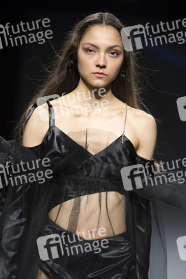 Cherry Massia Fashion Show auf der Mercedes-Benz Fashion Week Madrid Herbst/Winter 2019