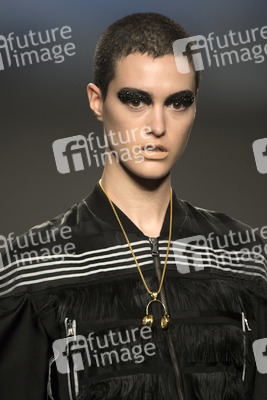 Ana Locking Fashion Show auf der Mercedes-Benz Fashion Week Madrid Herbst/Winter 2019