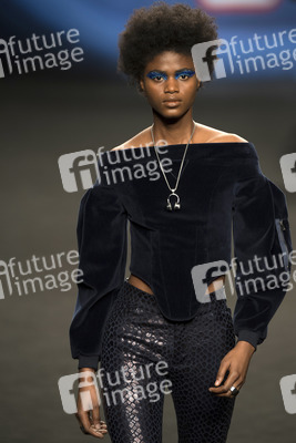 Ana Locking Fashion Show auf der Mercedes-Benz Fashion Week Madrid Herbst/Winter 2019