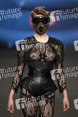 Ana Locking Fashion Show auf der Mercedes-Benz Fashion Week Madrid Herbst/Winter 2019